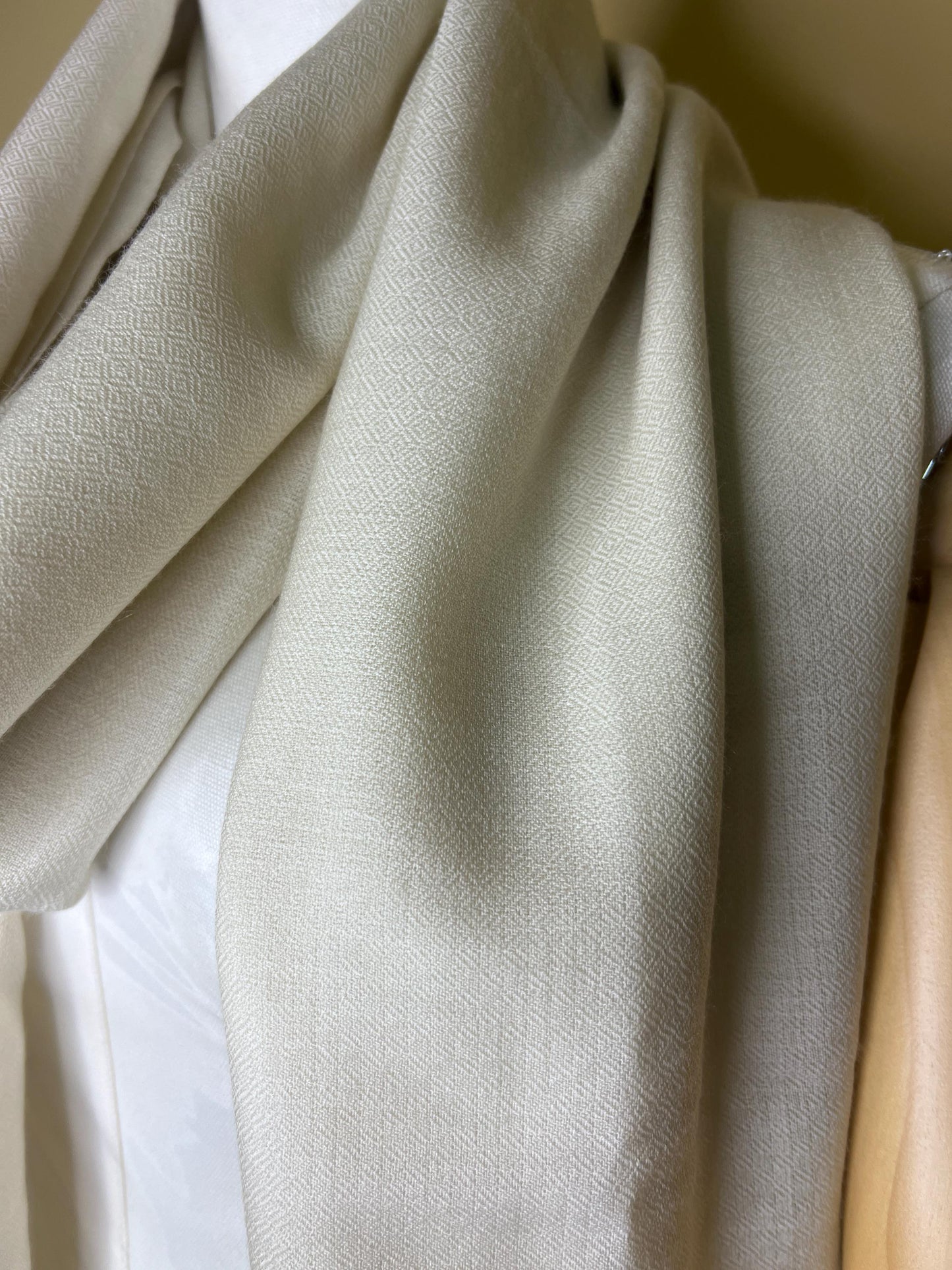 100% Pure Himalayan Cashmere Pashmina Shawl - Mustang Collection Everest White