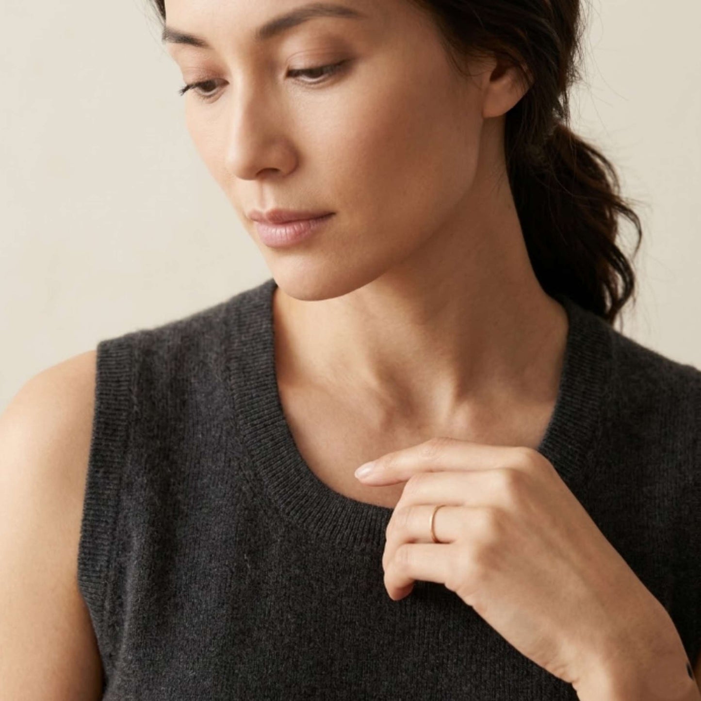 Pure Cashmere Sleeveless Shell Crewneck Tank Top For Women