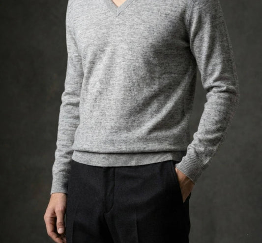 The Executive V-Neck | 100% Undyed Cashmere (200g)