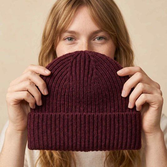 Women's hand-knit cashmere beanie in Wine Red - view 2