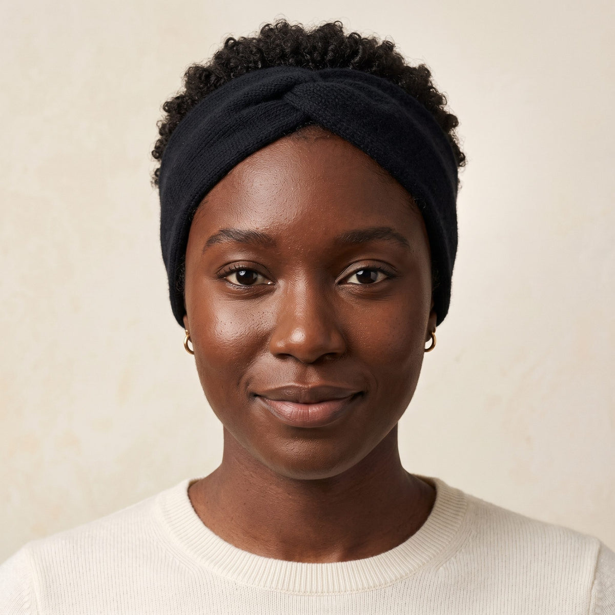 Gomba twisted-front cashmere headband in Black, worn, view 1