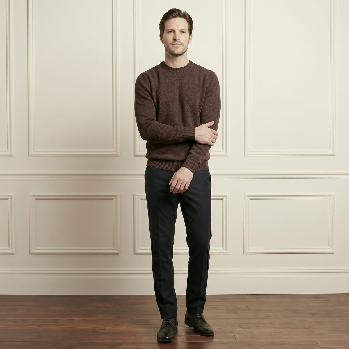 Brown men's 100% cashmere crewneck sweater - front view on model