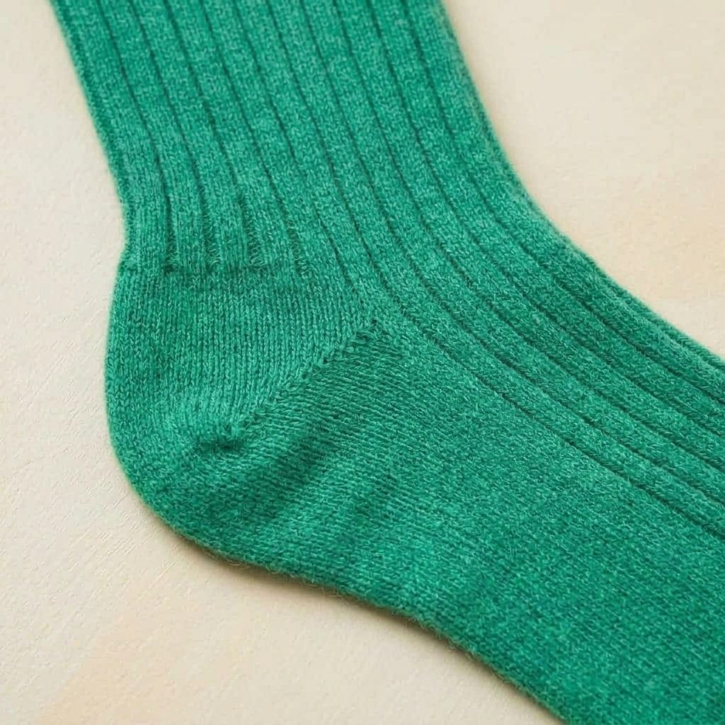 Kelly Green women's 100% cashmere knee-high socks - knit texture close-up