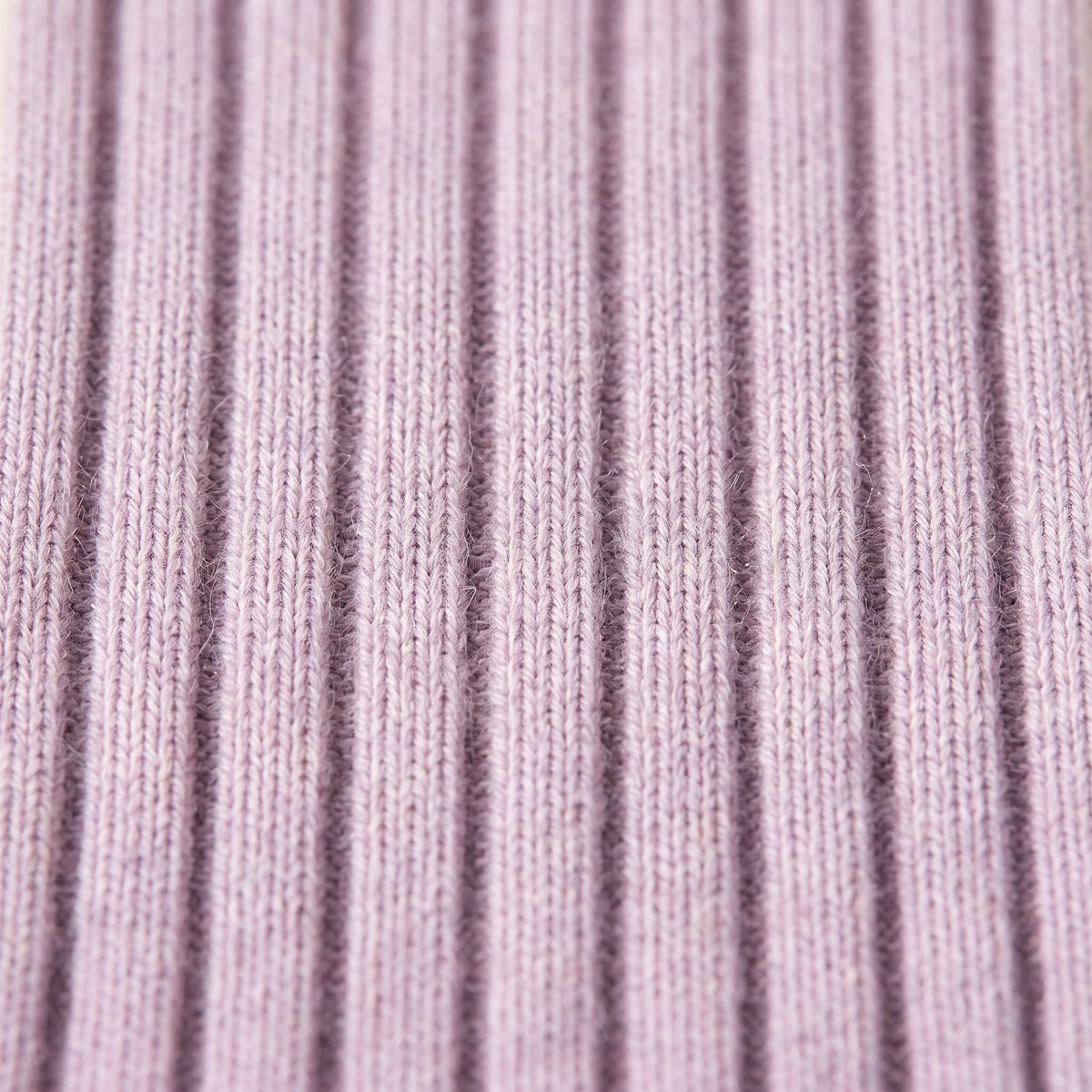 Lilac women's 100% cashmere knee-high socks - knit texture close-up