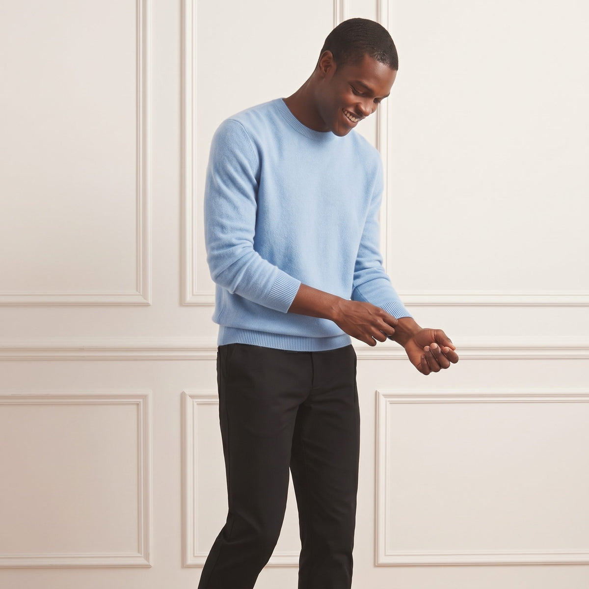 Sky blue men's 100% cashmere crewneck sweater - front view, sleeve detail