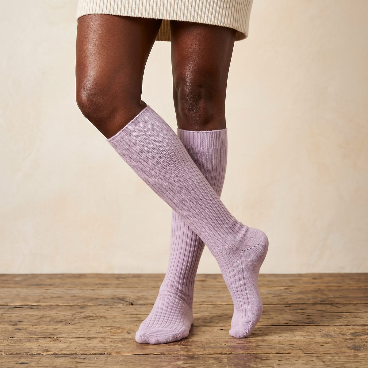 Lilac women's 100% cashmere knee-high socks - worn by a model, view 4