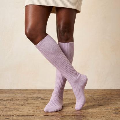 Lilac women's 100% cashmere knee-high socks - worn by a model, view 4