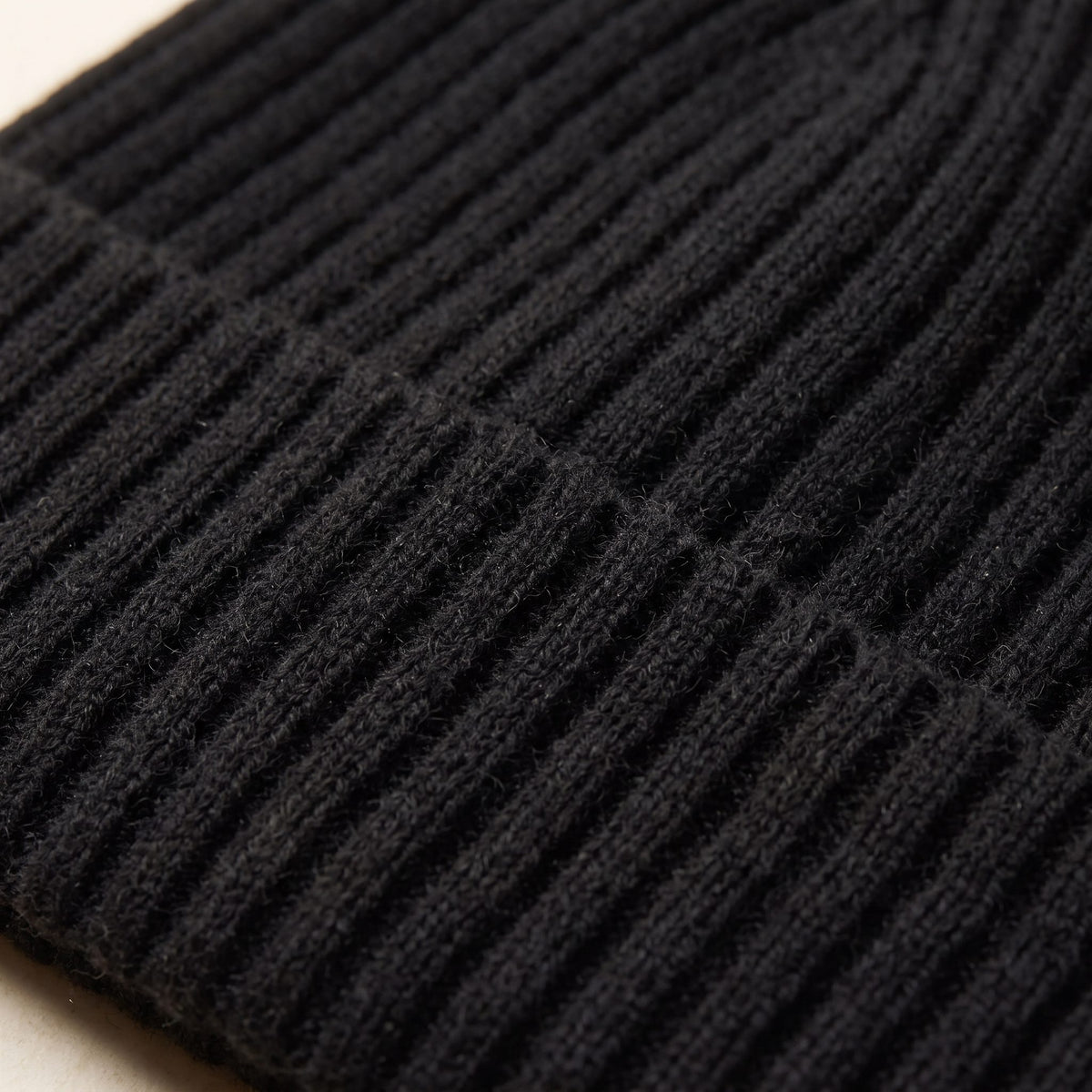 HBB03 Men's Cashmere Beanie - Haven Ribbed Black 1