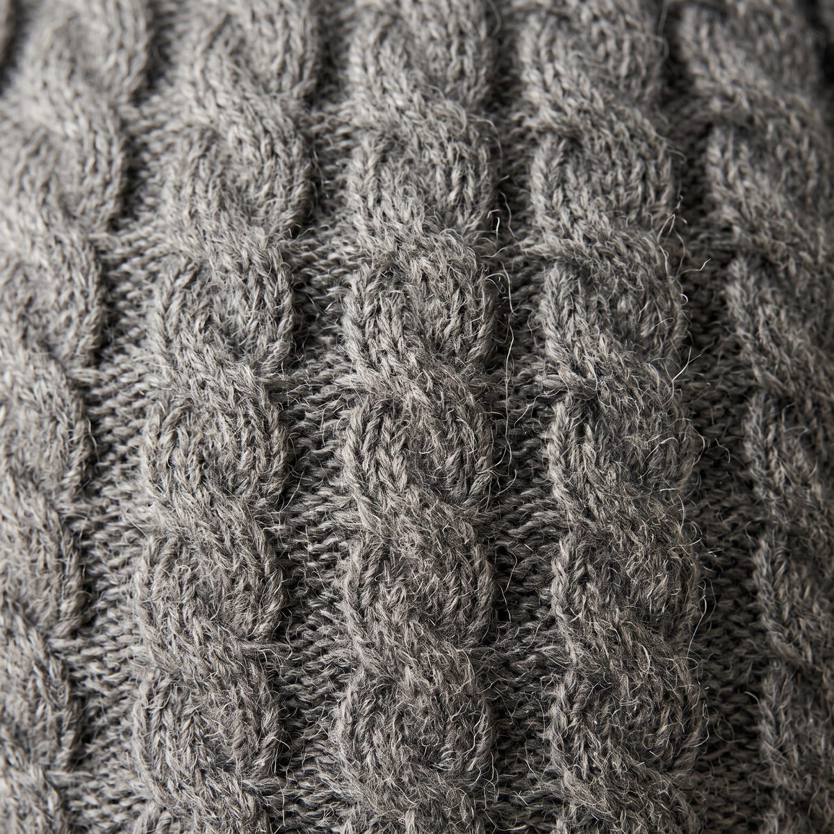 HCMM Men's Undyed Cashmere Beanie - Heritage Cable Knit Mid Grey Melange 2