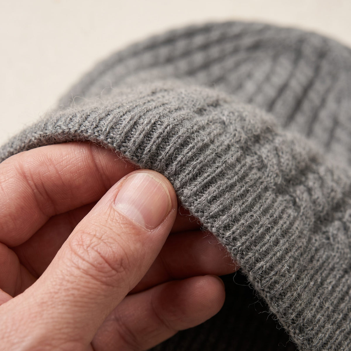 HCMM Men's Undyed Cashmere Beanie - Heritage Cable Knit Mid Grey Melange 3
