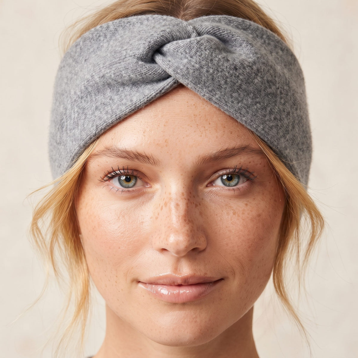 Undyed Gomba twisted-front cashmere headband in Mid Grey Melange, worn close