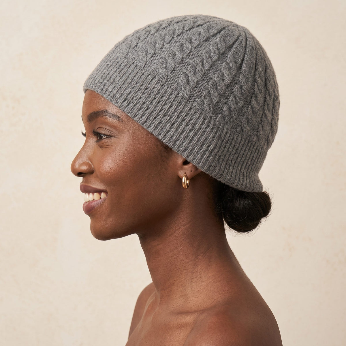 WCMM Women's Undyed Cashmere Beanie - Heritage Cable Knit Mid Grey Melange 5