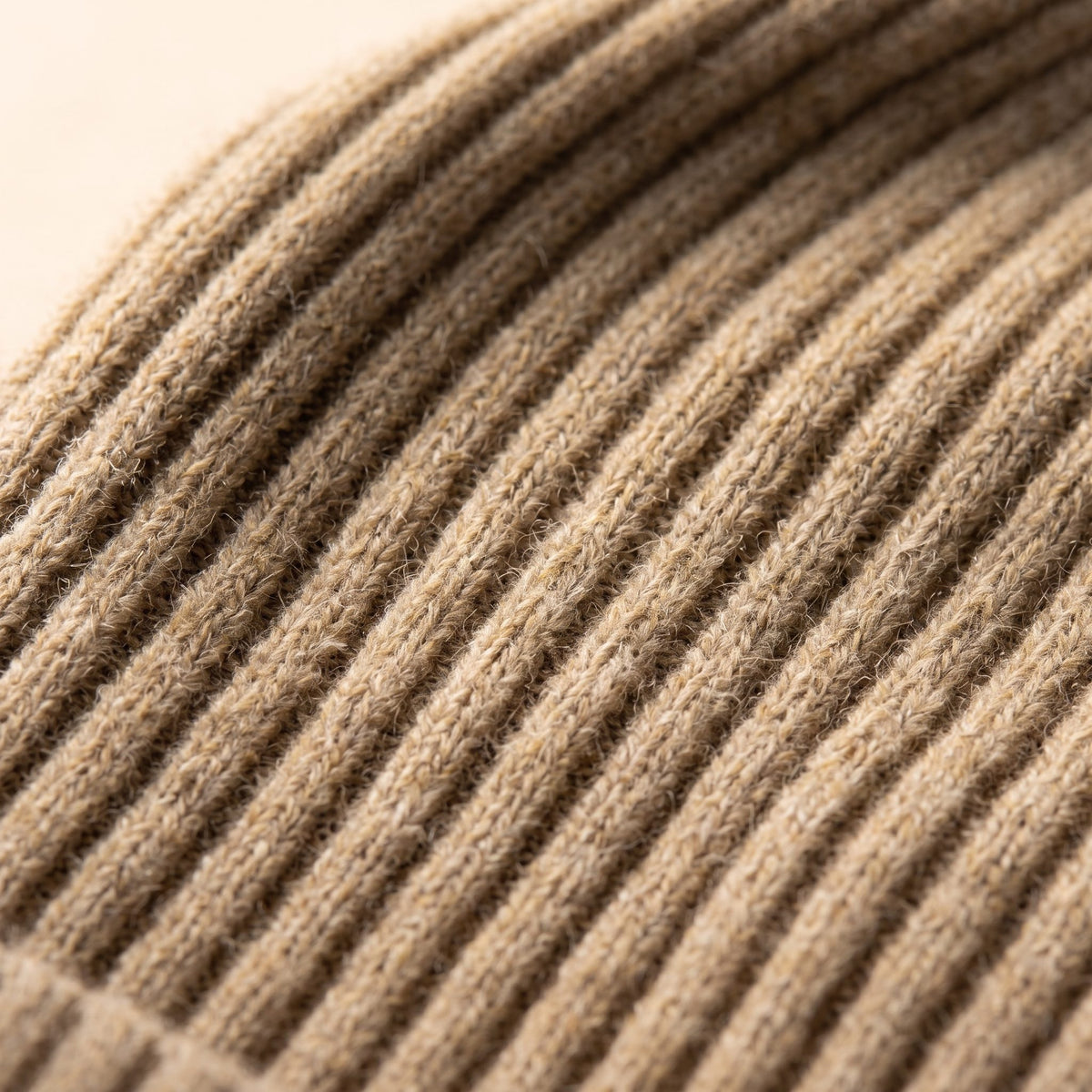 HROM Men's Undyed Cashmere Beanie - Haven Ribbed Oatmeal Melange 1