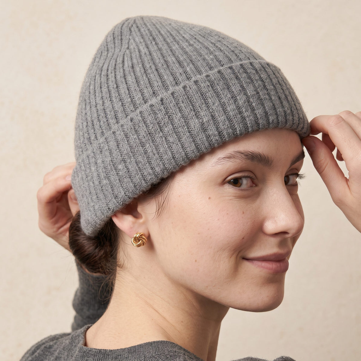 WRMM Women's Undyed Cashmere Beanie - Haven Ribbed Mid Grey Melange 5