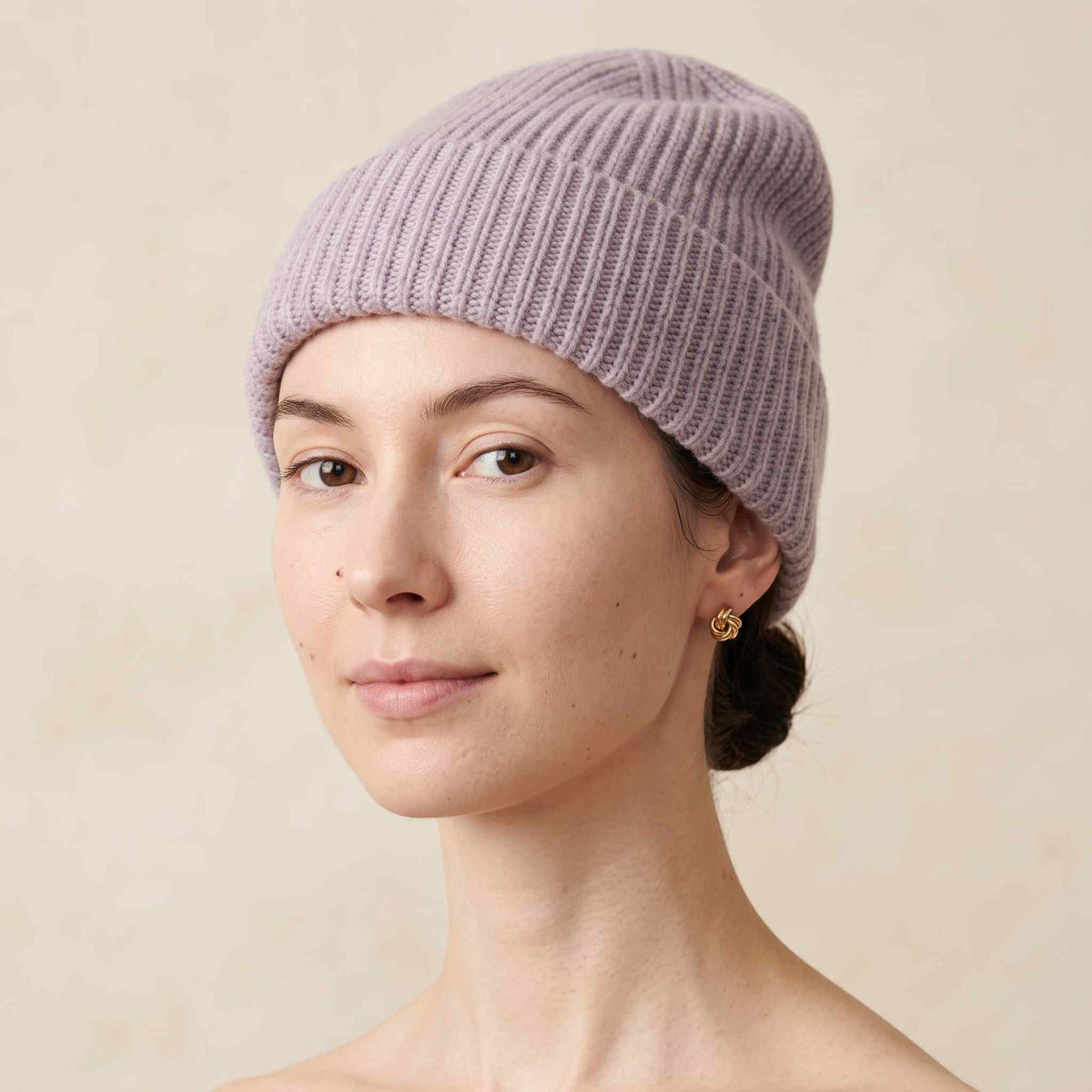 Women's hand-knit cashmere beanie in Lilac - view 1