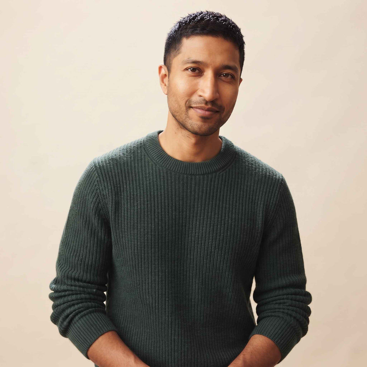 Men's ultra-thick 4-ply cashmere crewneck sweater in Pine — view 1