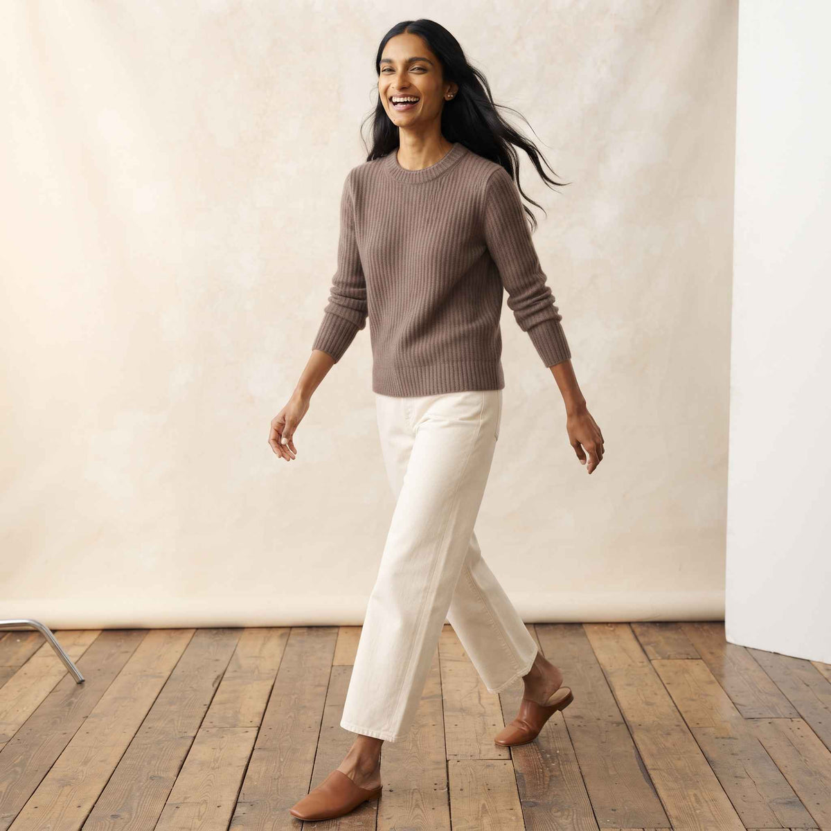 Women's heavyweight ribbed cashmere crewneck sweater in Brown — view 1