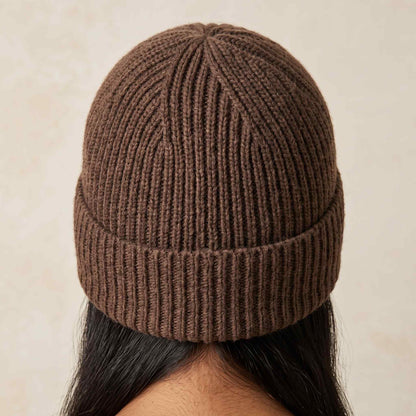 Women's hand-knit cashmere beanie in Brown - view 1