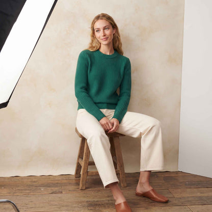 Women's heavyweight ribbed cashmere crewneck sweater in Kelly Green — view 1