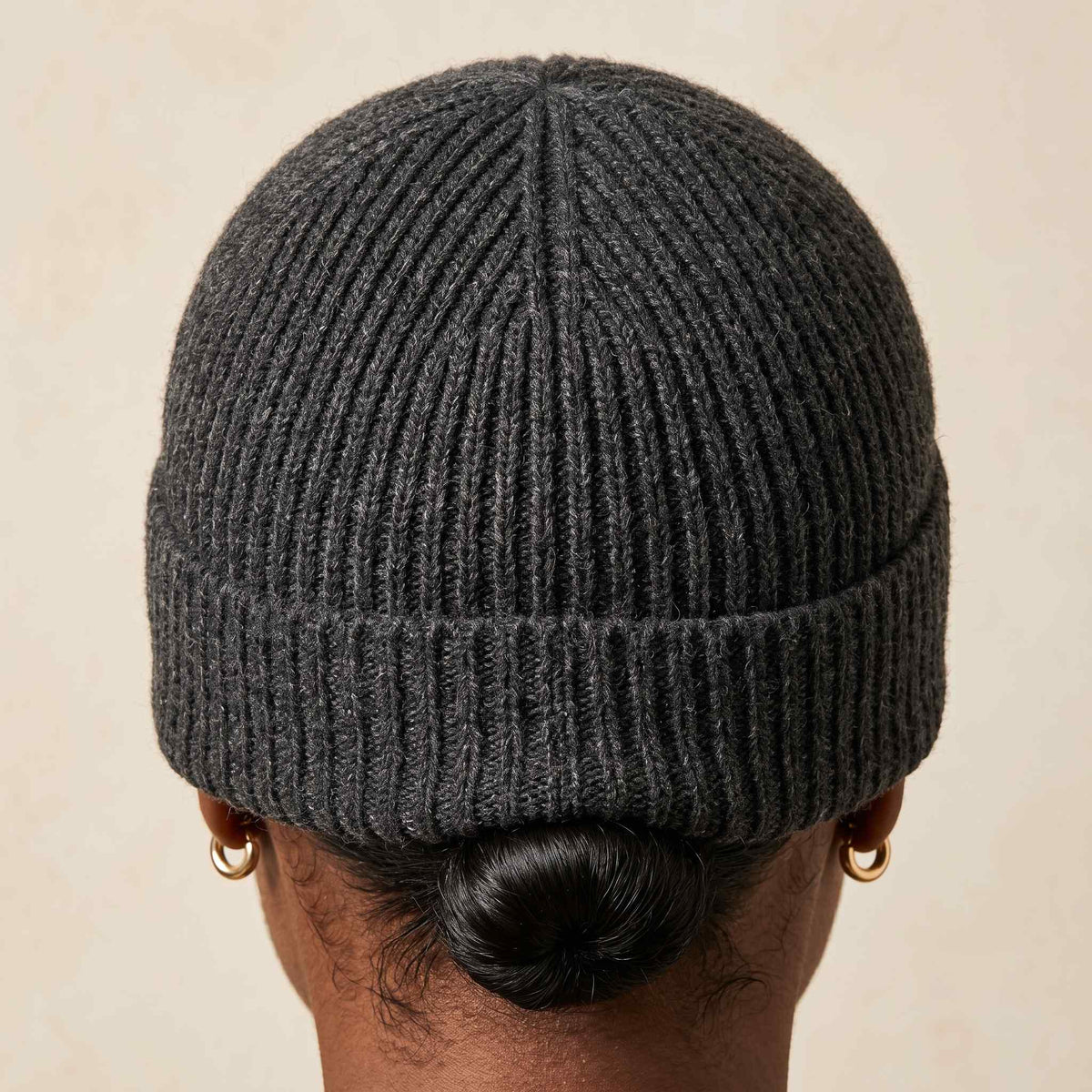 Women's undyed cashmere beanie, natural melange in Dark Grey Melange - view 2