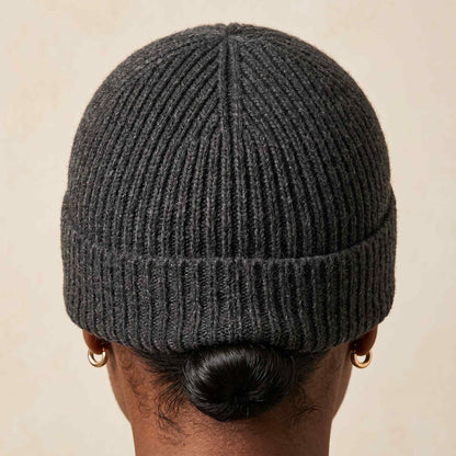 Women's undyed cashmere beanie, natural melange in Dark Grey Melange - view 2