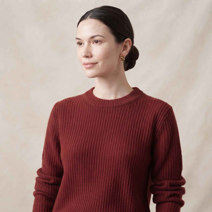 Women's heavyweight ribbed cashmere crewneck sweater in Red Wine — view 1