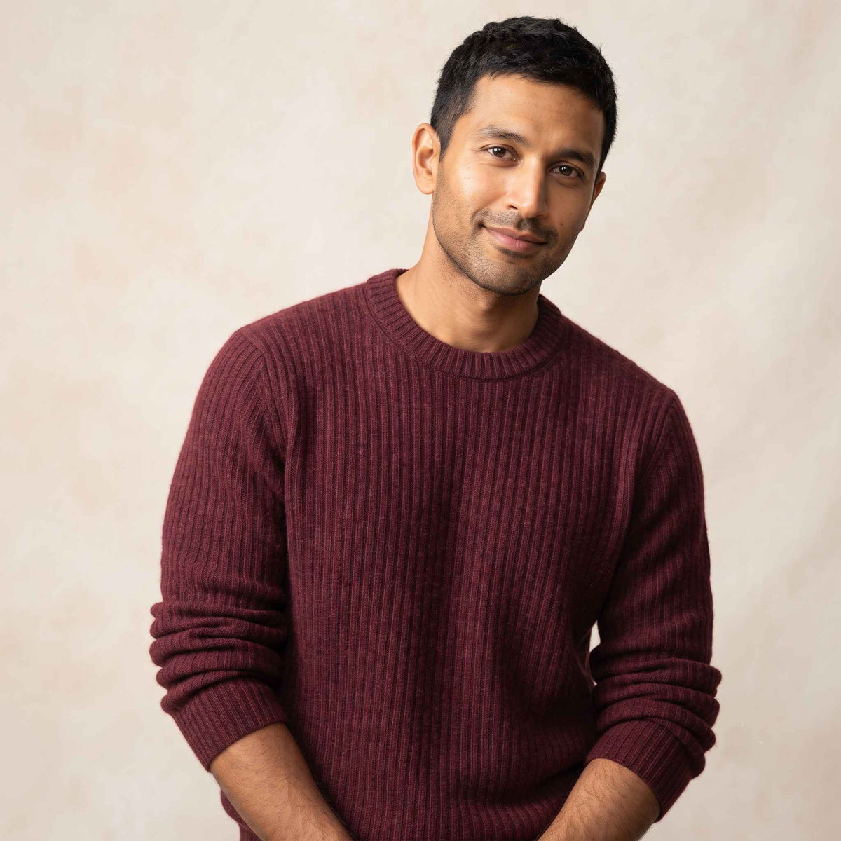 Men's ultra-thick 4-ply cashmere crewneck sweater in Wine Red — view 1