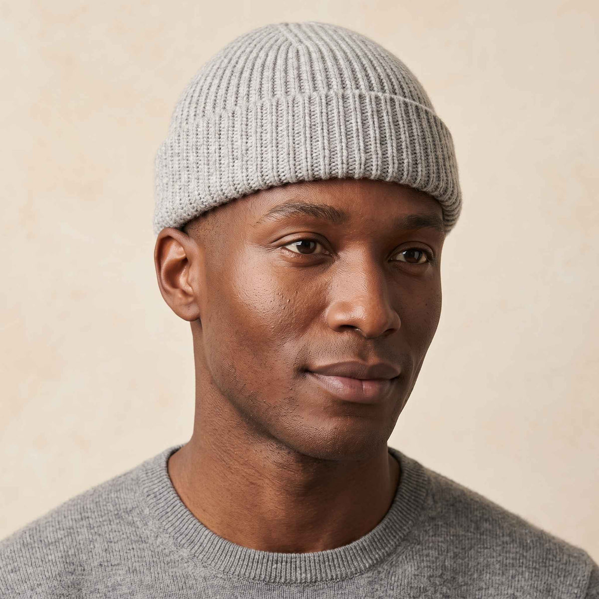 Men's undyed cashmere beanie, natural melange in Light Grey Melange - view 1