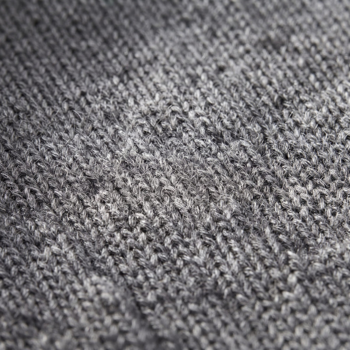 Undyed Gomba twisted-front cashmere headband in Mid Grey Melange, knit texture
