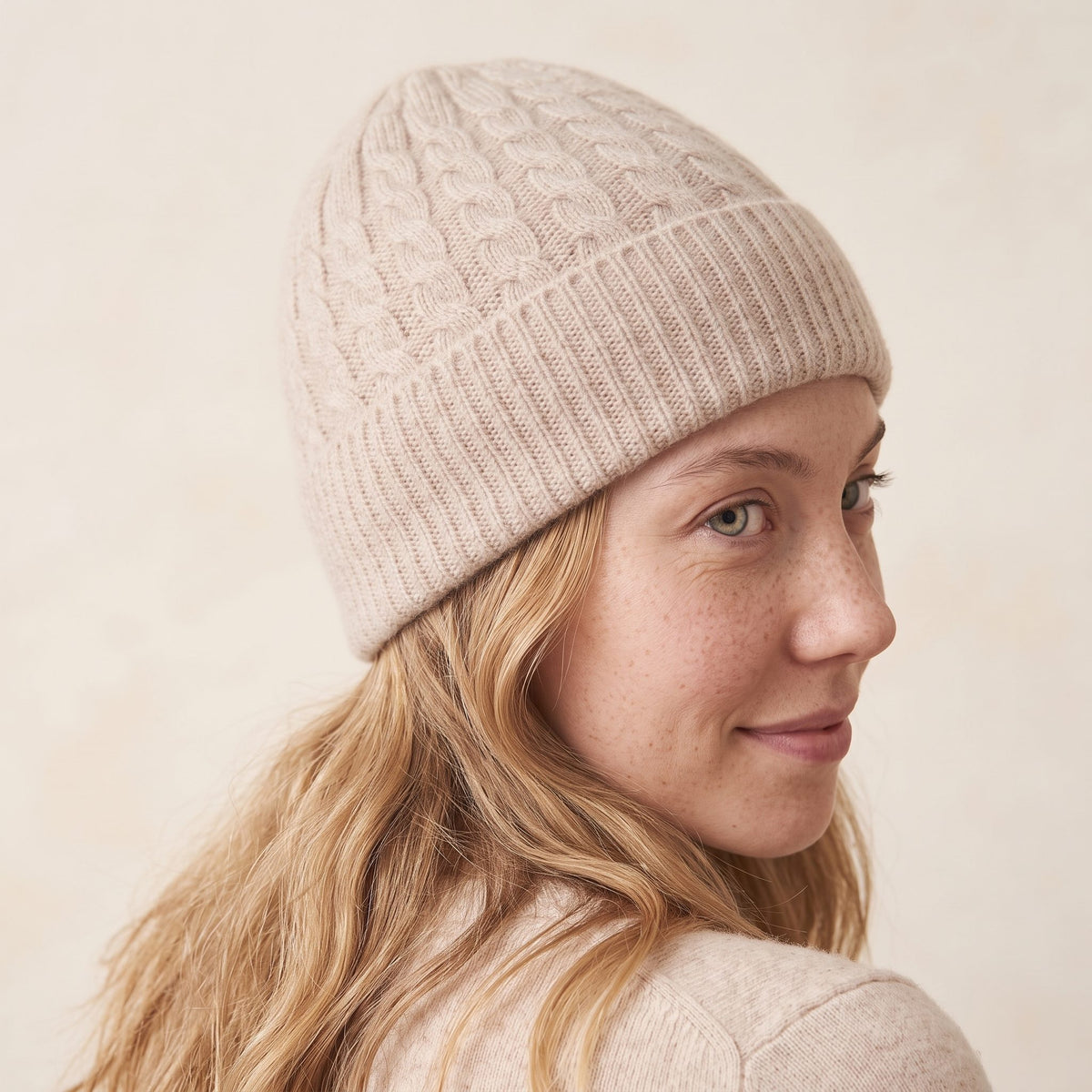 WCOM Women's Undyed Cashmere Beanie - Heritage Cable Knit Oatmeal Melange 6