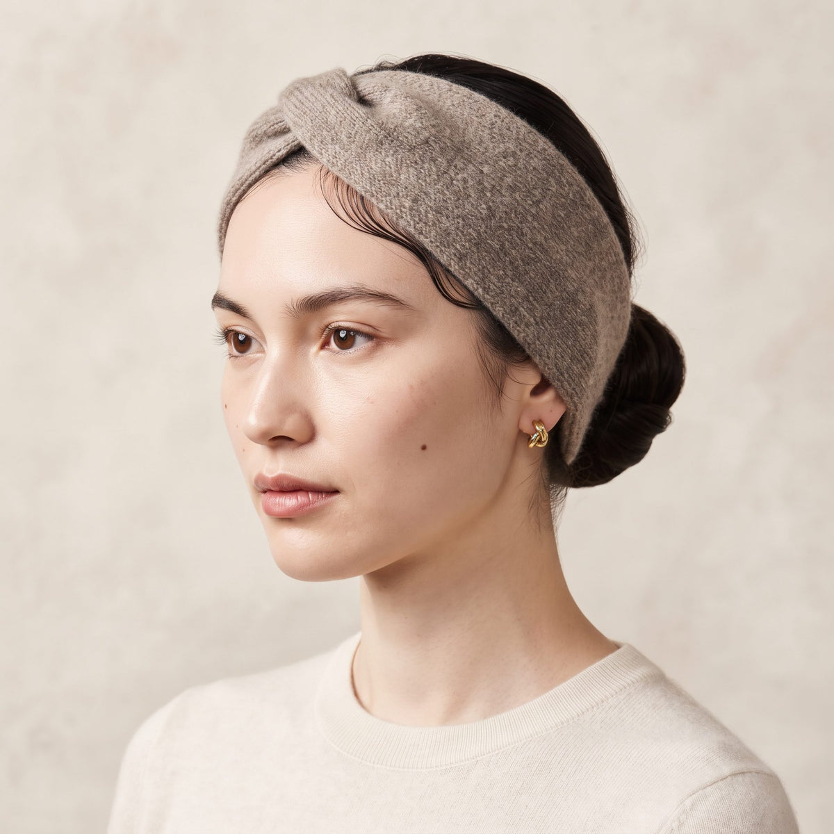 Undyed Gomba twisted-front cashmere headband in Toast Melange, worn side