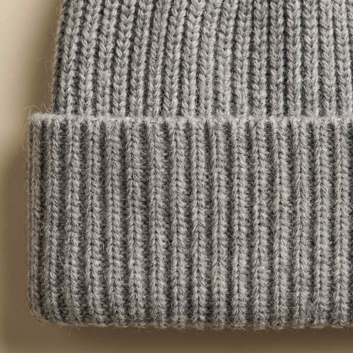 Women's undyed cashmere beanie, natural melange in Light Grey Melange - view 2
