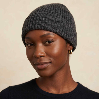 Women's undyed cashmere beanie, natural melange in Dark Grey Melange - view 3