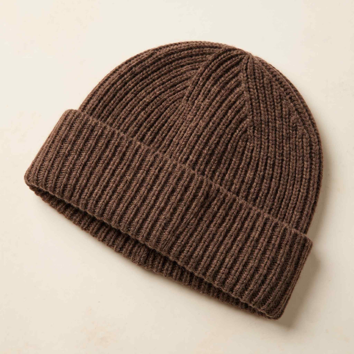 Women's hand-knit cashmere beanie in Brown - view 2