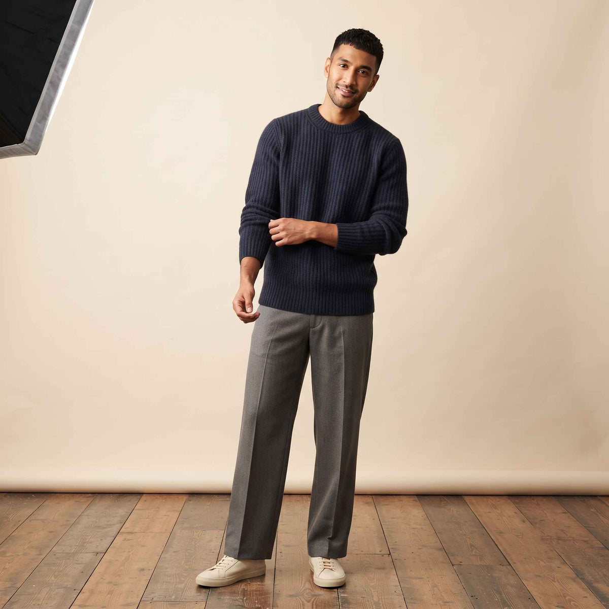Men's ultra-thick 4-ply cashmere crewneck sweater in Navy Blue — view 2