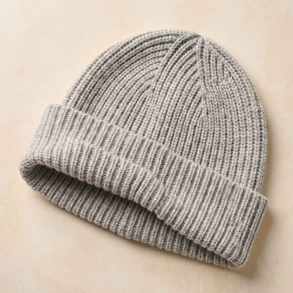 Men's undyed cashmere beanie, natural melange in Light Grey Melange - view 2