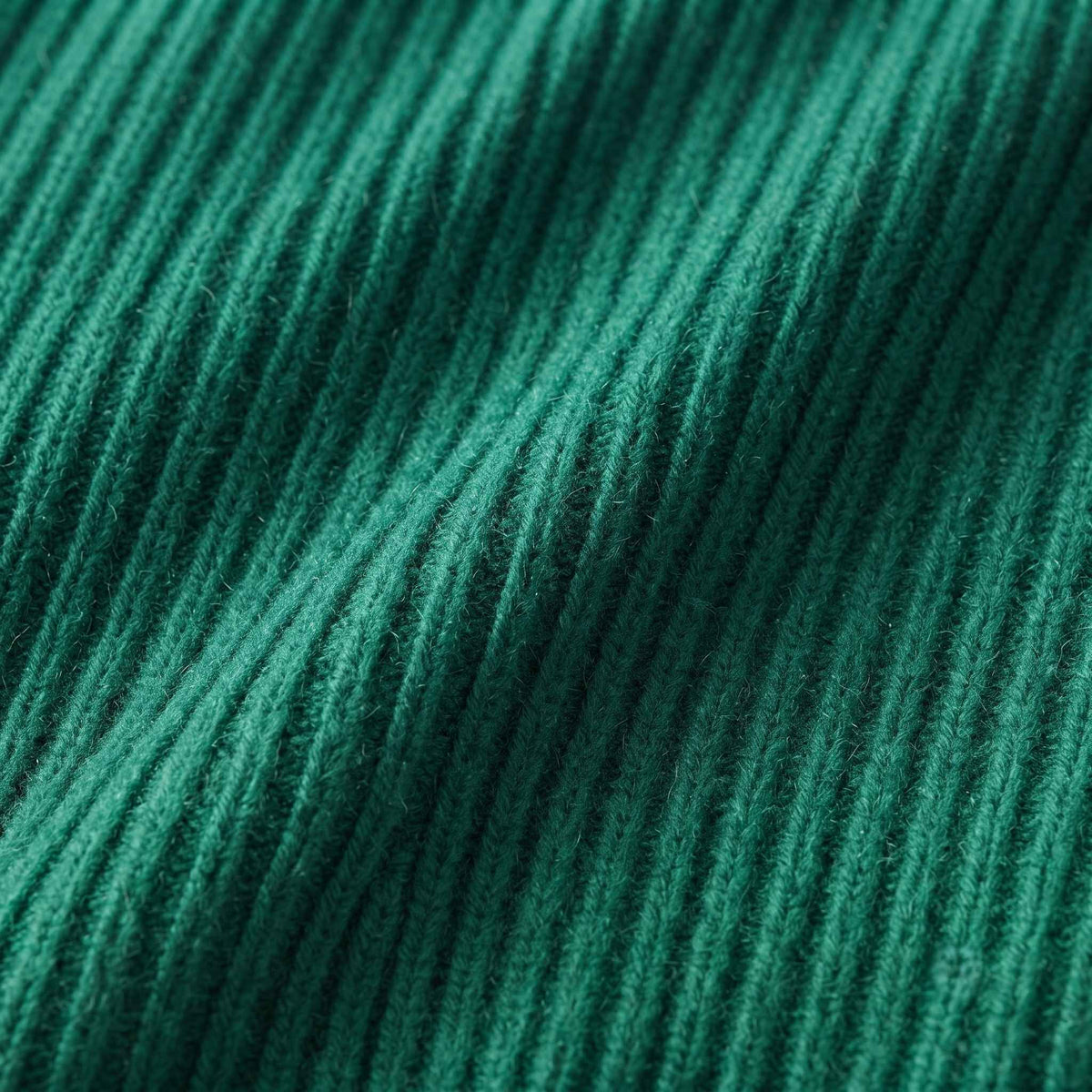 Women's heavyweight ribbed cashmere crewneck sweater in Kelly Green — view 2