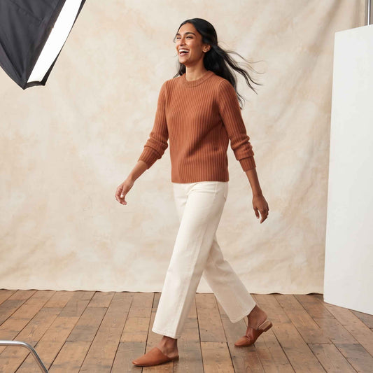 Women's heavyweight ribbed cashmere crewneck sweater in Amber — view 2