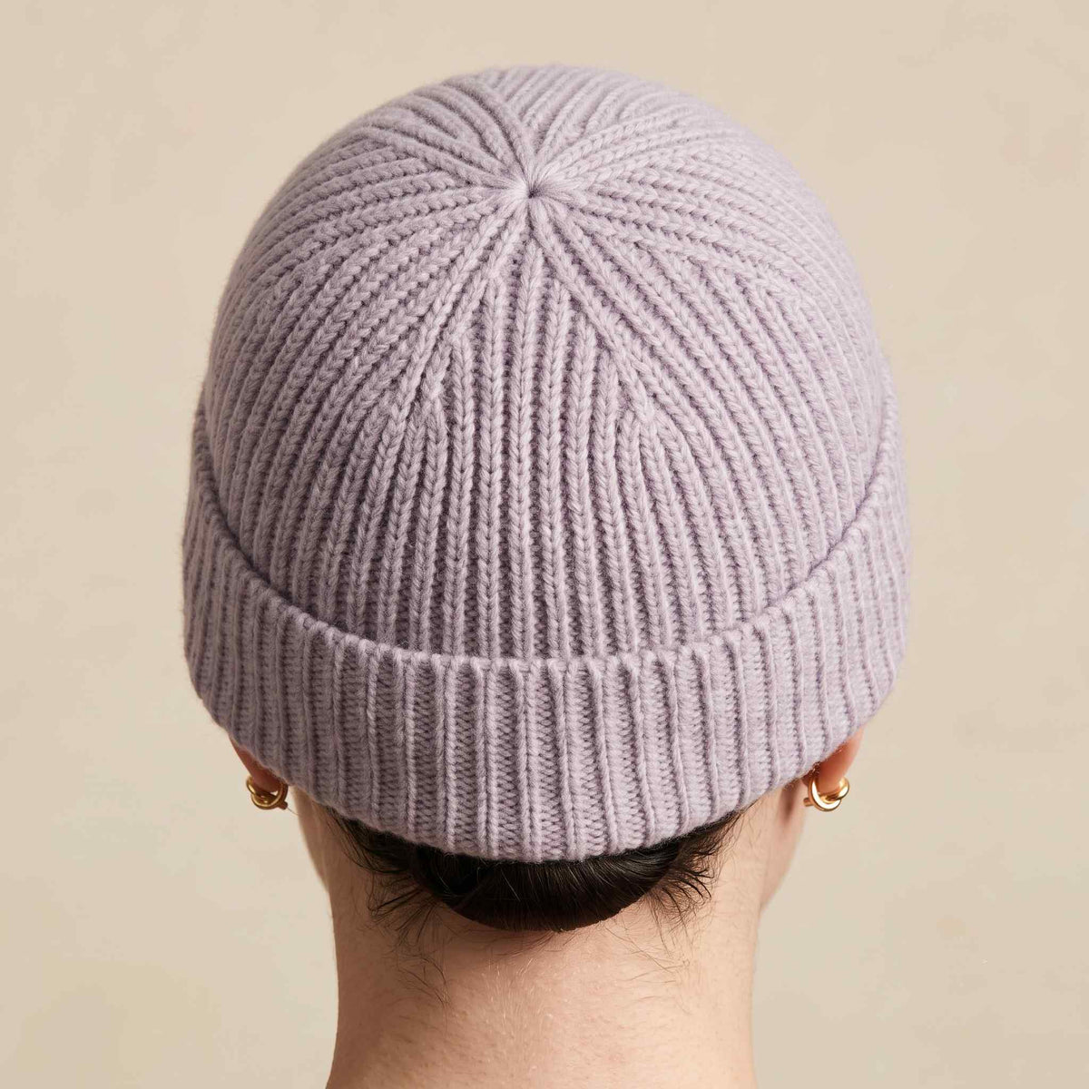 Women's hand-knit cashmere beanie in Lilac - view 2