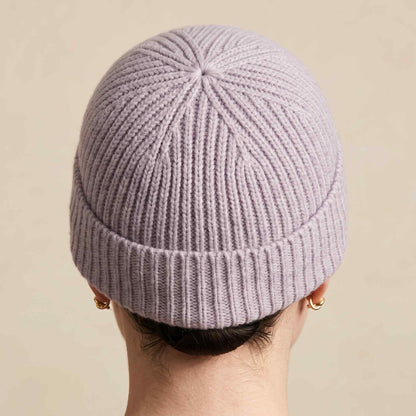 Women's hand-knit cashmere beanie in Lilac - view 2