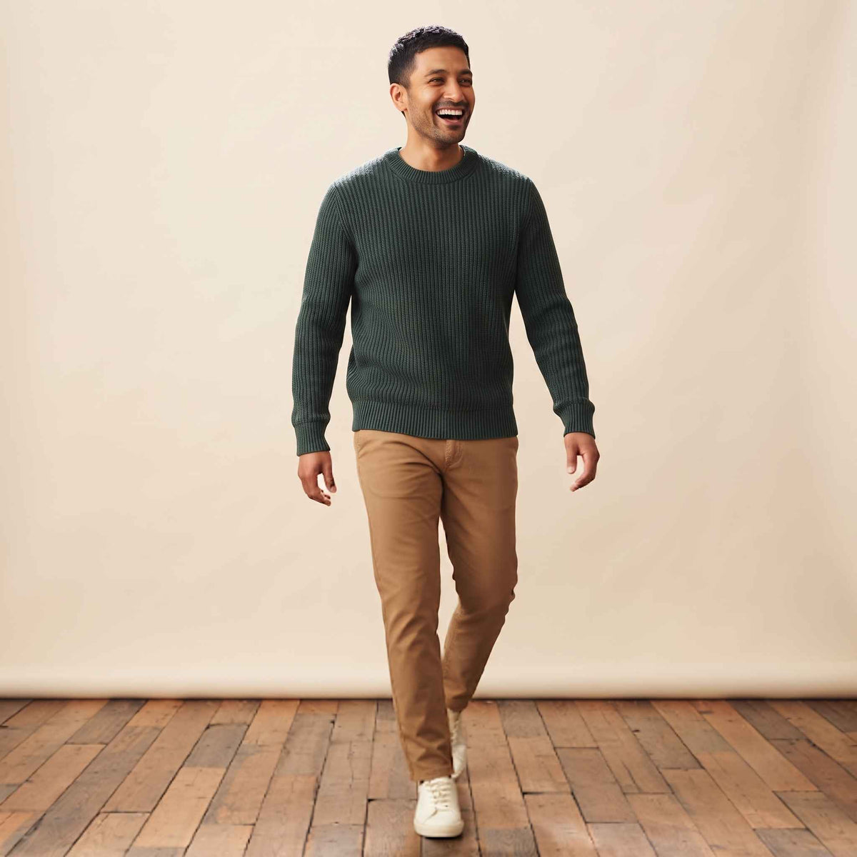 Men's ultra-thick 4-ply cashmere crewneck sweater in Pine — view 2