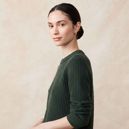 Women's heavyweight ribbed cashmere crewneck sweater in Pine — view 2