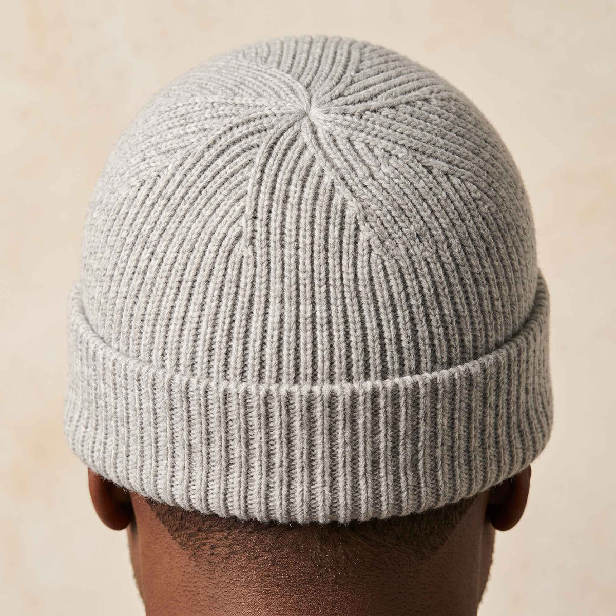 Men's undyed cashmere beanie, natural melange in Light Grey Melange - view 3