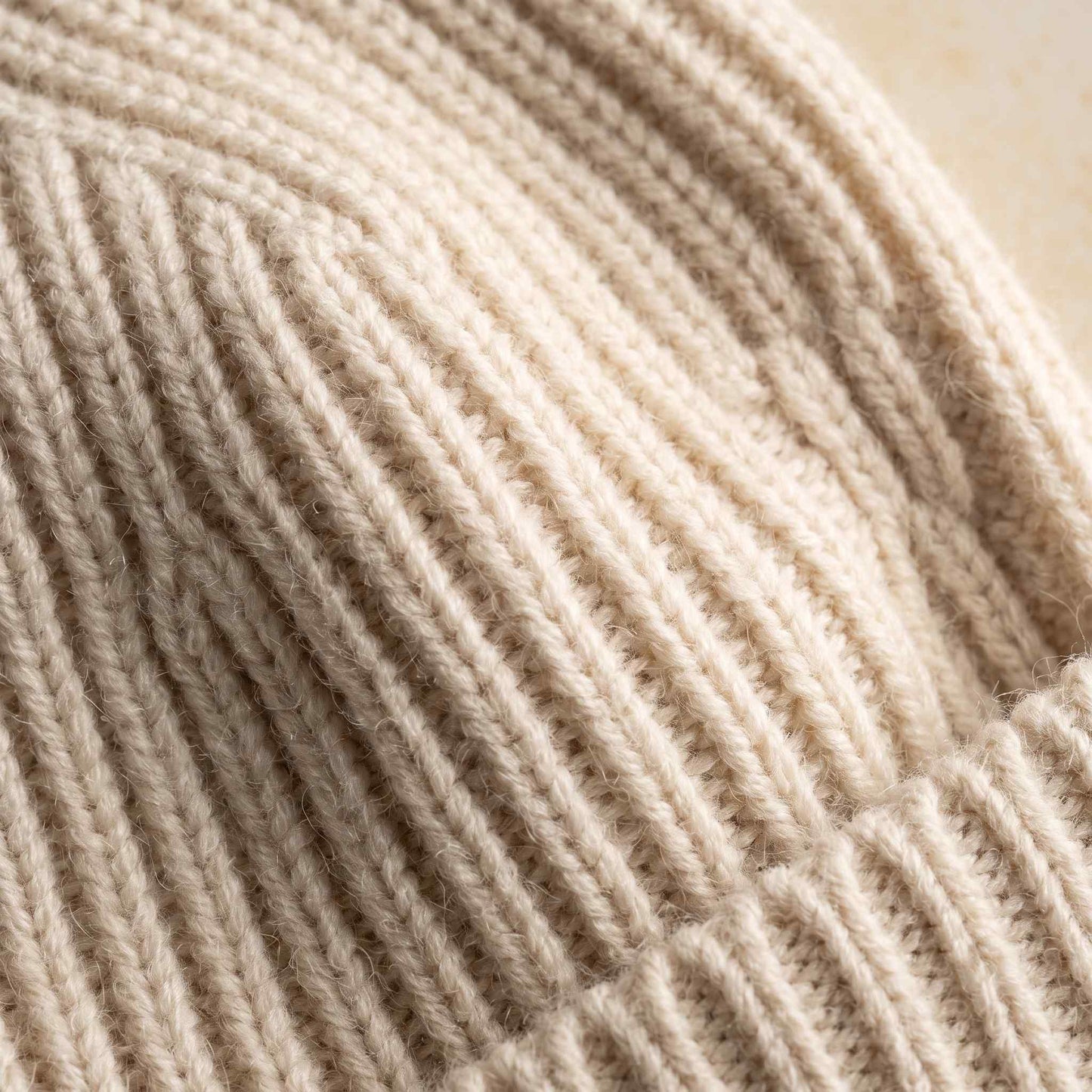 Men's hand-knit ribbed cashmere beanie, Noma in Off White - view 3