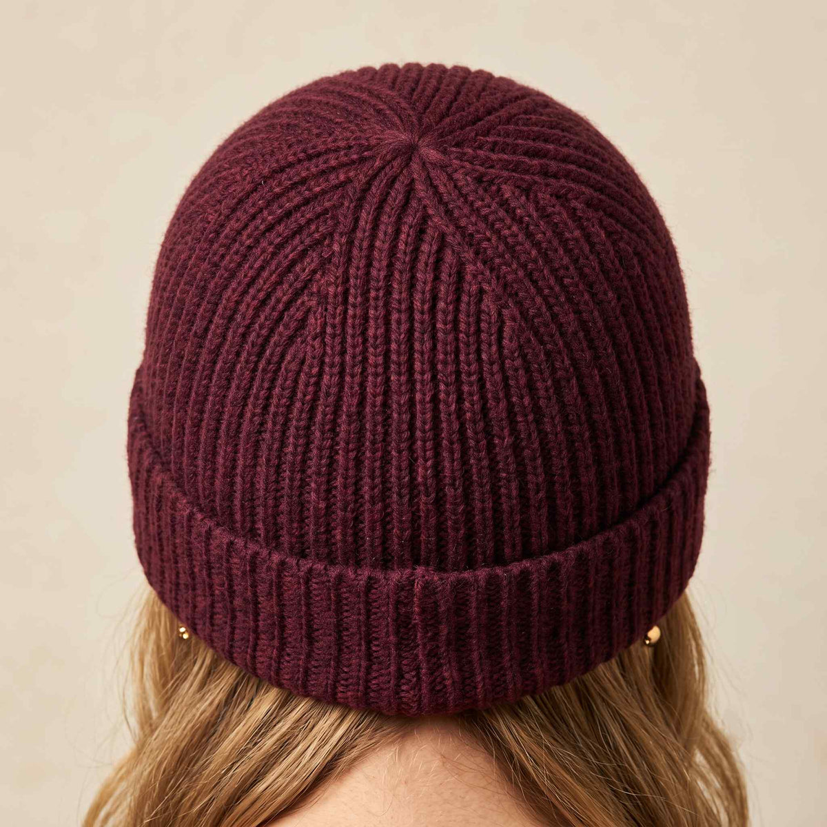 Women's hand-knit cashmere beanie in Wine Red - view 4