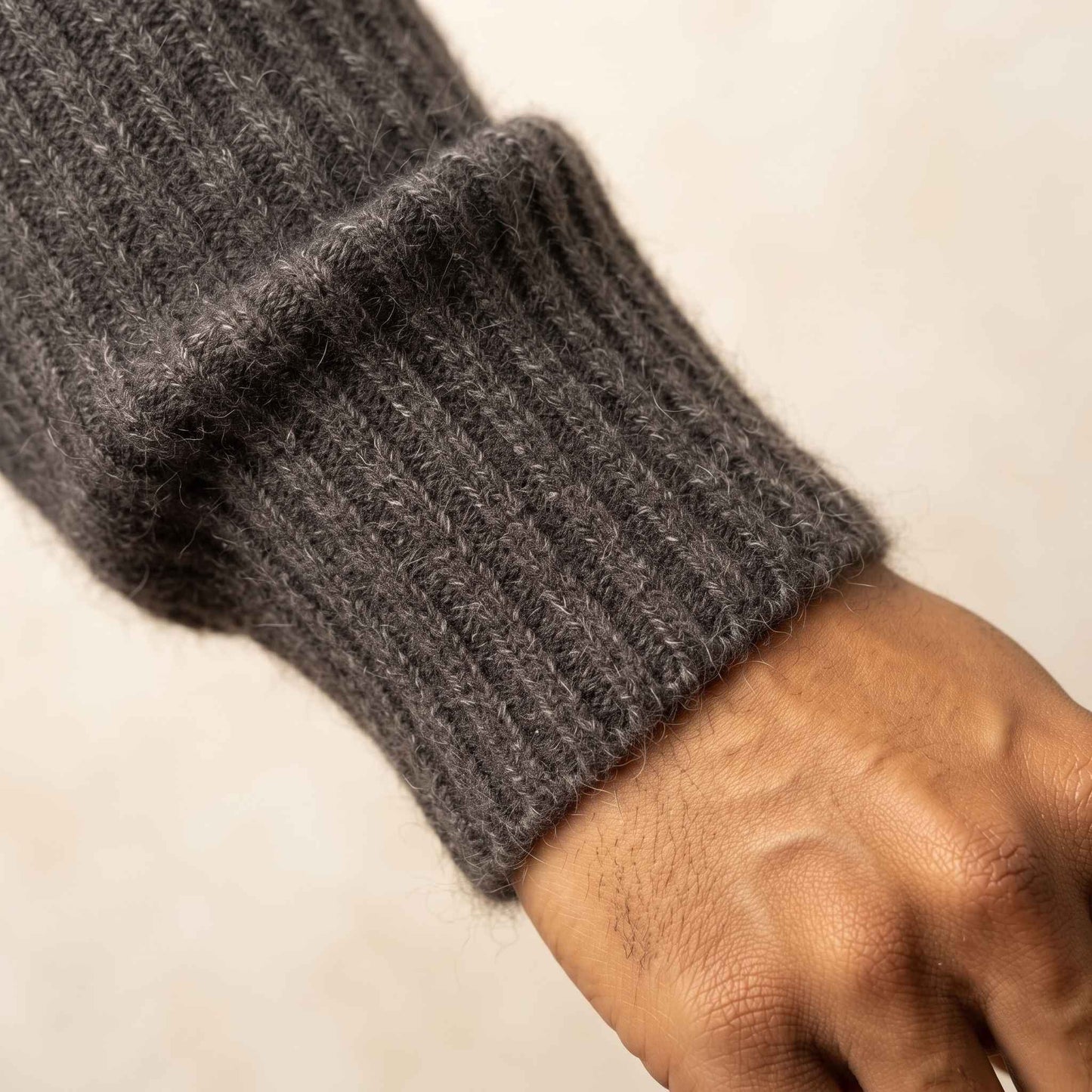 Men's ribbed cashmere crewneck sweater, Signature in Dark Grey Melange - view 3