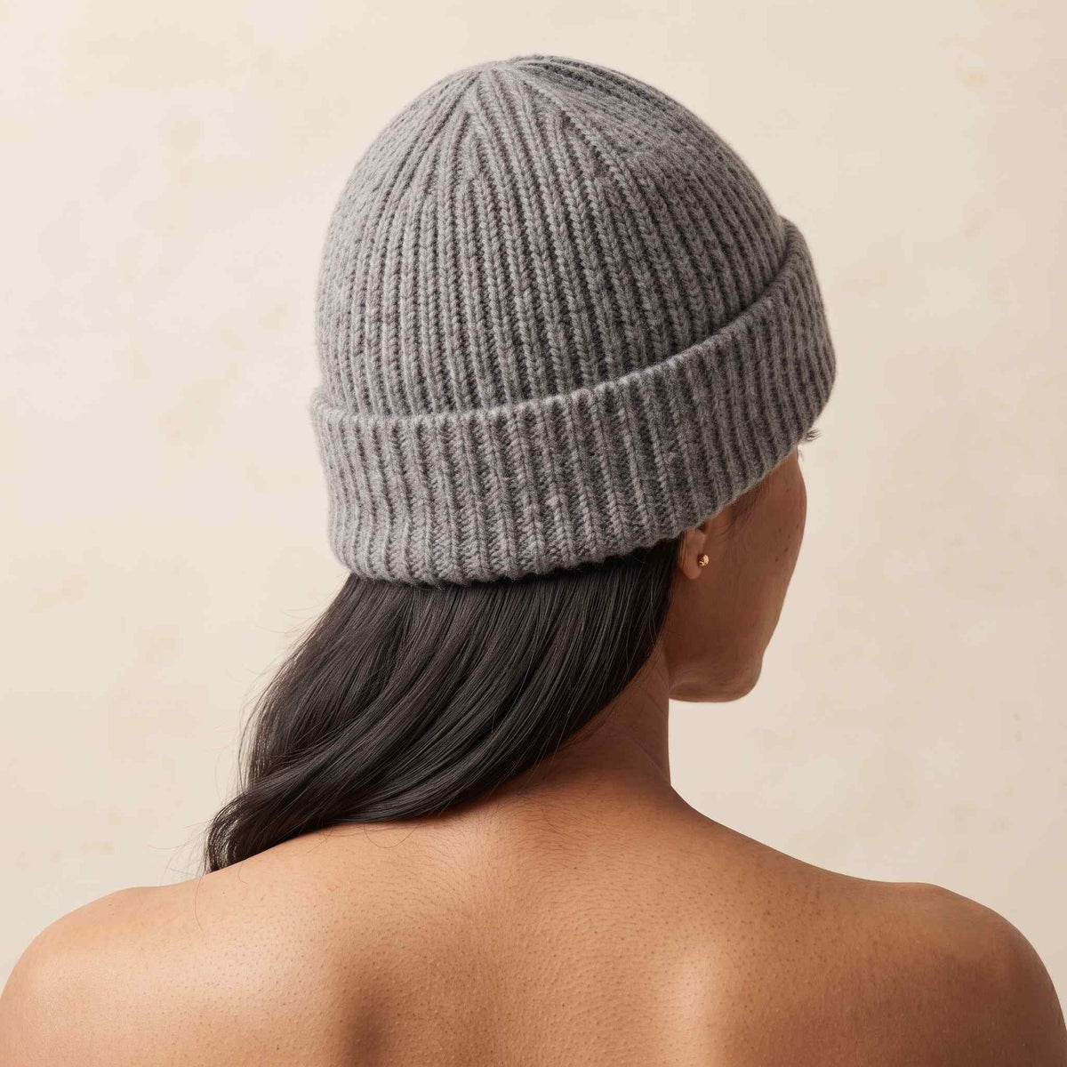 Women's undyed cashmere beanie, natural melange in Mid Grey Melange - view 3