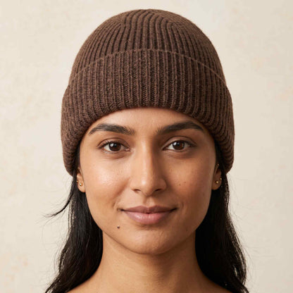 Women's hand-knit cashmere beanie in Brown - view 3