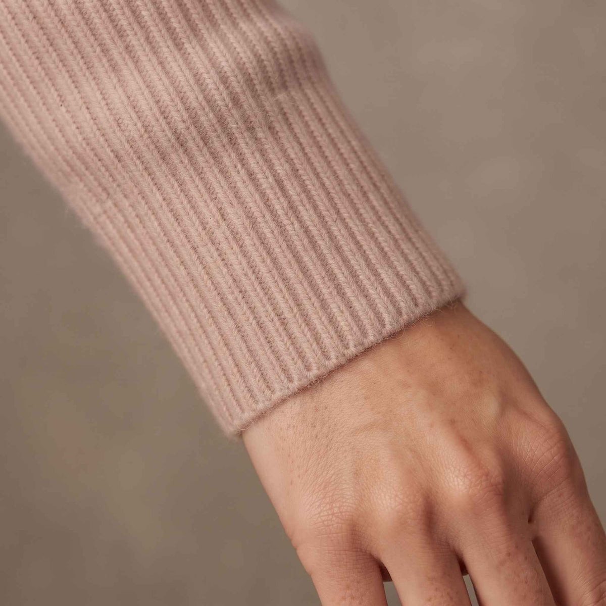 Women's heavyweight ribbed cashmere crewneck sweater in Blush Pink — view 3