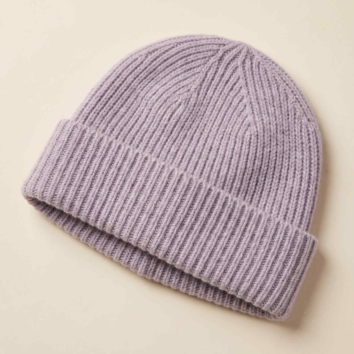 Women's hand-knit cashmere beanie in Lilac - view 3